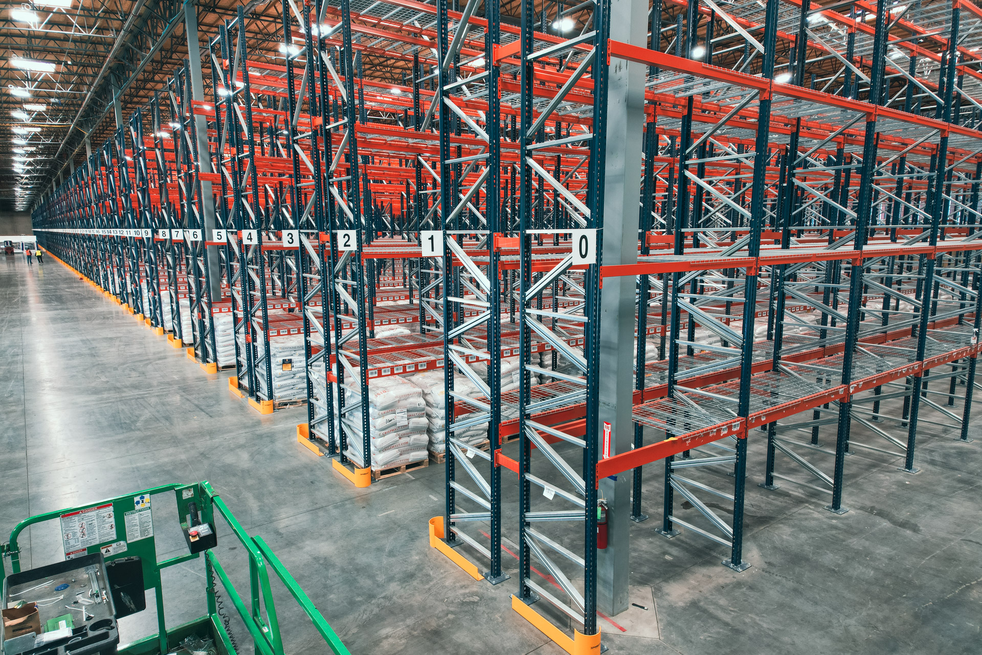 New warehouse pallet rack systems